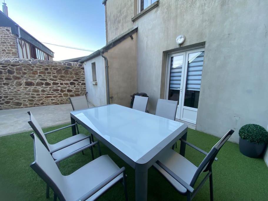 Gite Comme Chez Soi Ducey Les Cheris Bagian luar foto