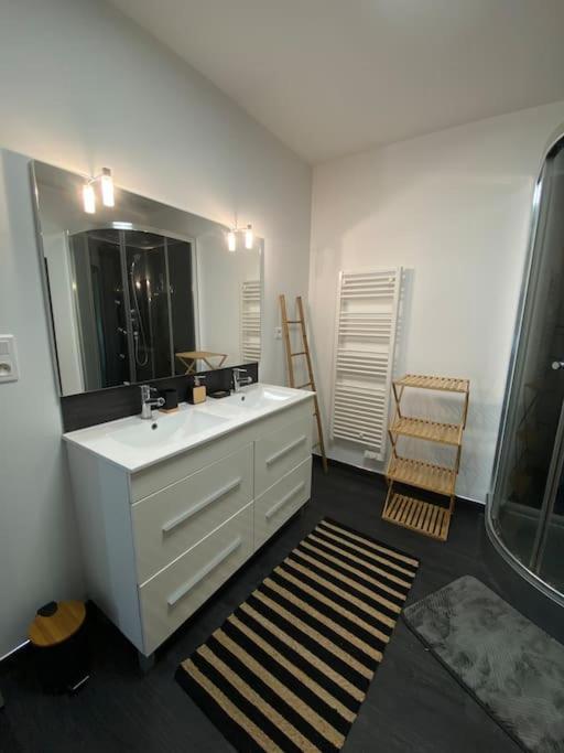 Gite Comme Chez Soi Ducey Les Cheris Bagian luar foto
